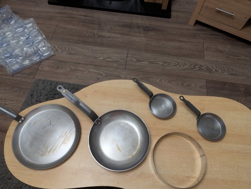 Buyer set cooking pans - of,